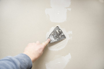 Drywall Repair – Easy Ways to Repair Small Holes in Walls and Ceilings